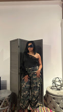 Load image into Gallery viewer, Slay camo pant
