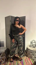 Load image into Gallery viewer, Slay camo pant
